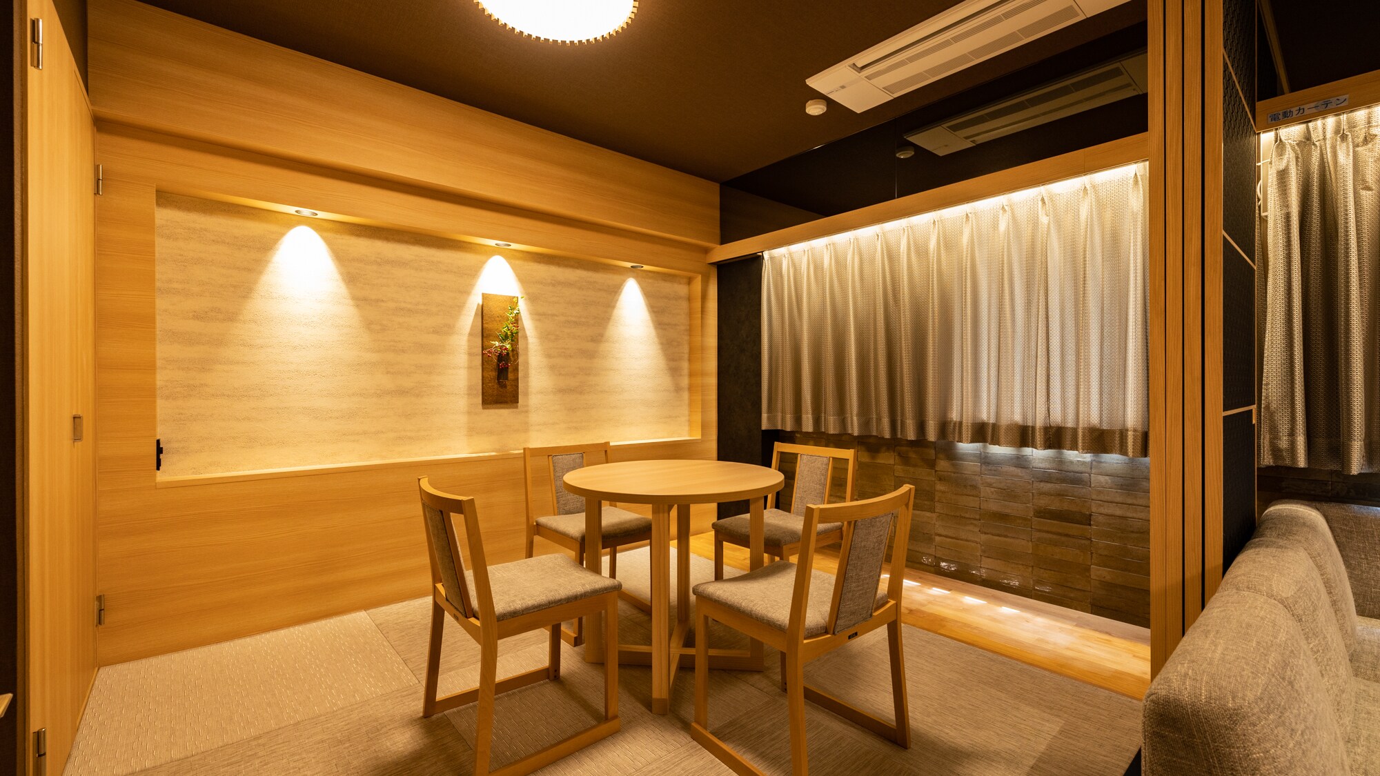 [ห้องพักชั้นบนสุดสไตล์ญี่ปุ่น-ตะวันตก] ปรับปรุงใหม่ในปี 2024 นอกจากห้องพักสไตล์ตะวันตกแล้ว คุณยังสามารถผ่อนคลายในห้องพักสไตล์ญี่ปุ่นที่ผ่อนคลายได้อีกด้วย