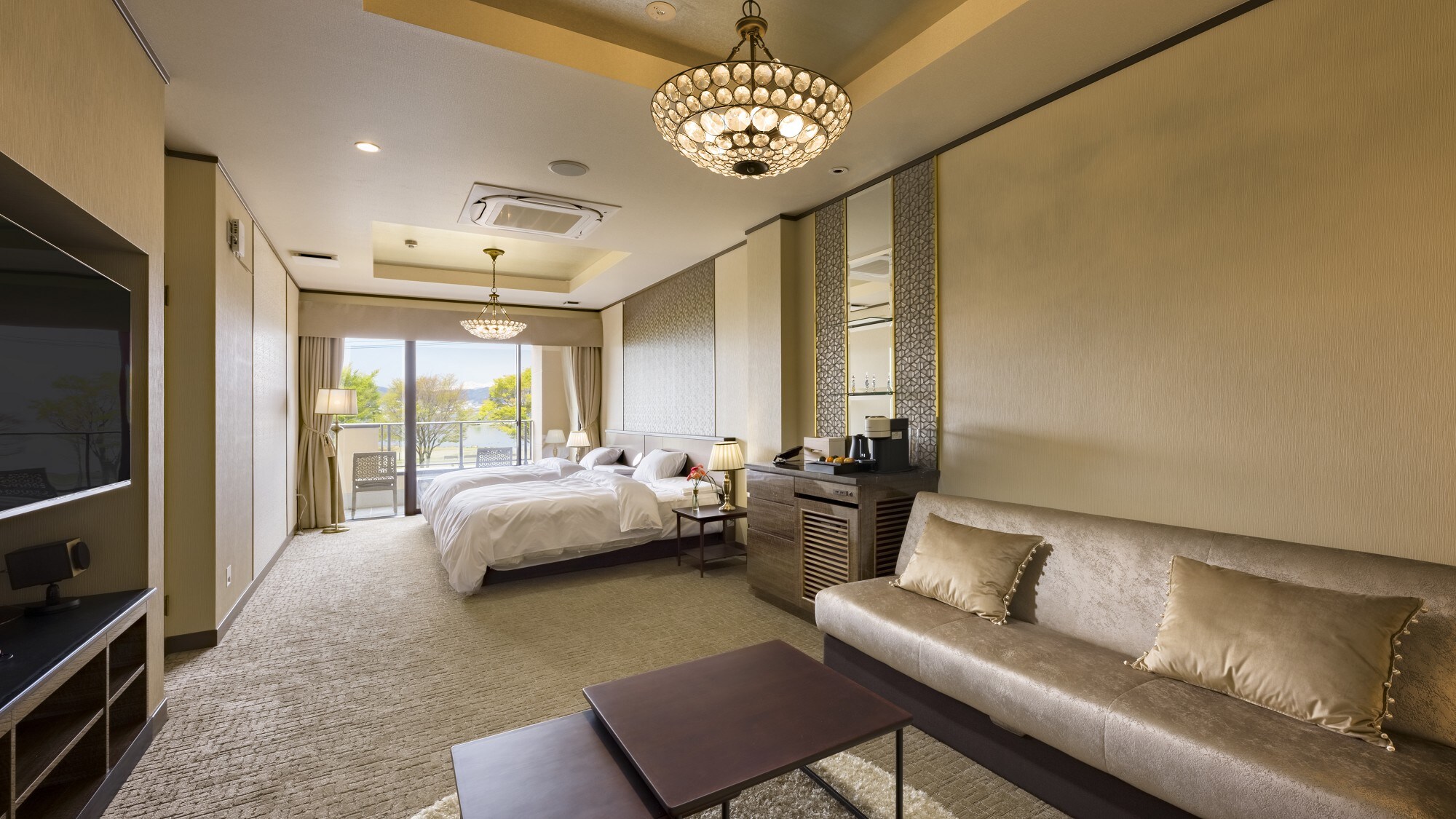 203 HABUTAE - A room with a champagne gold theme