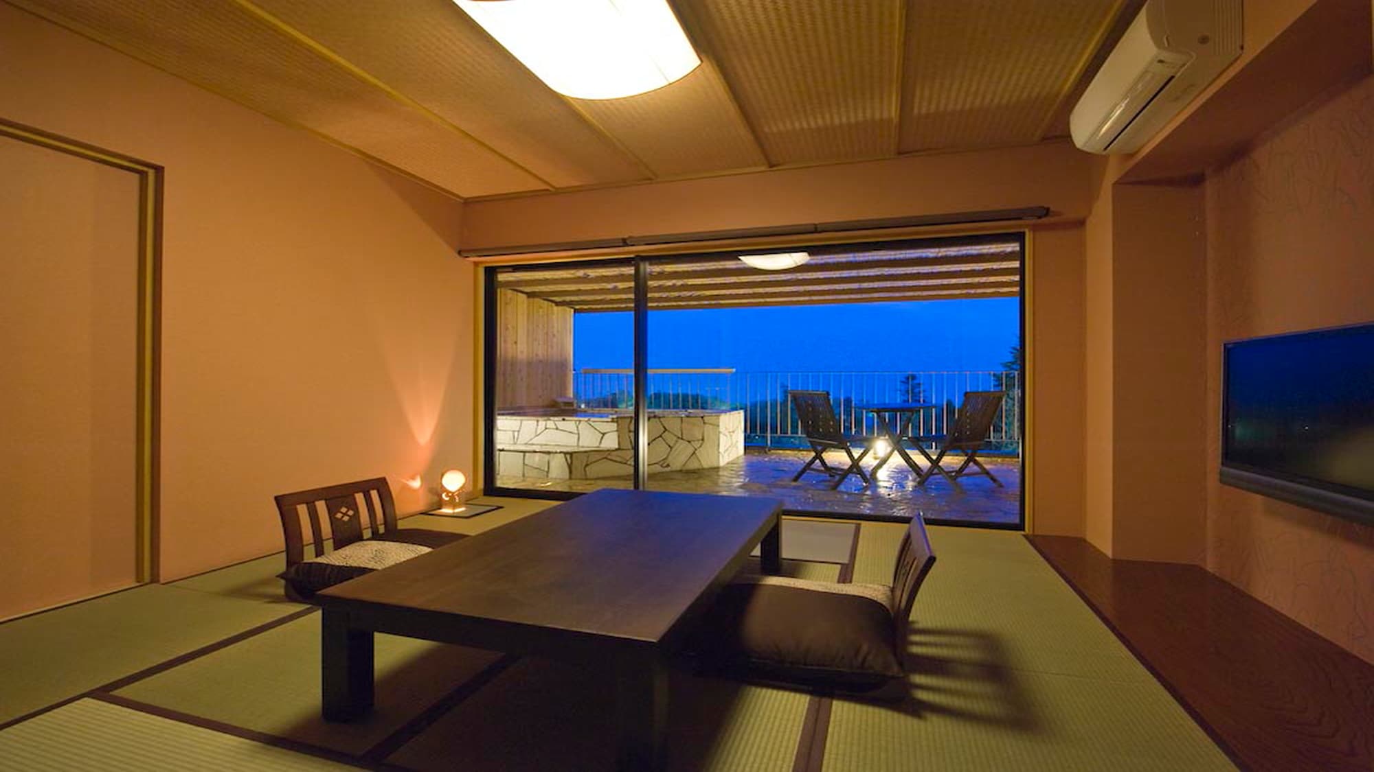 Guest rooms with open-air baths