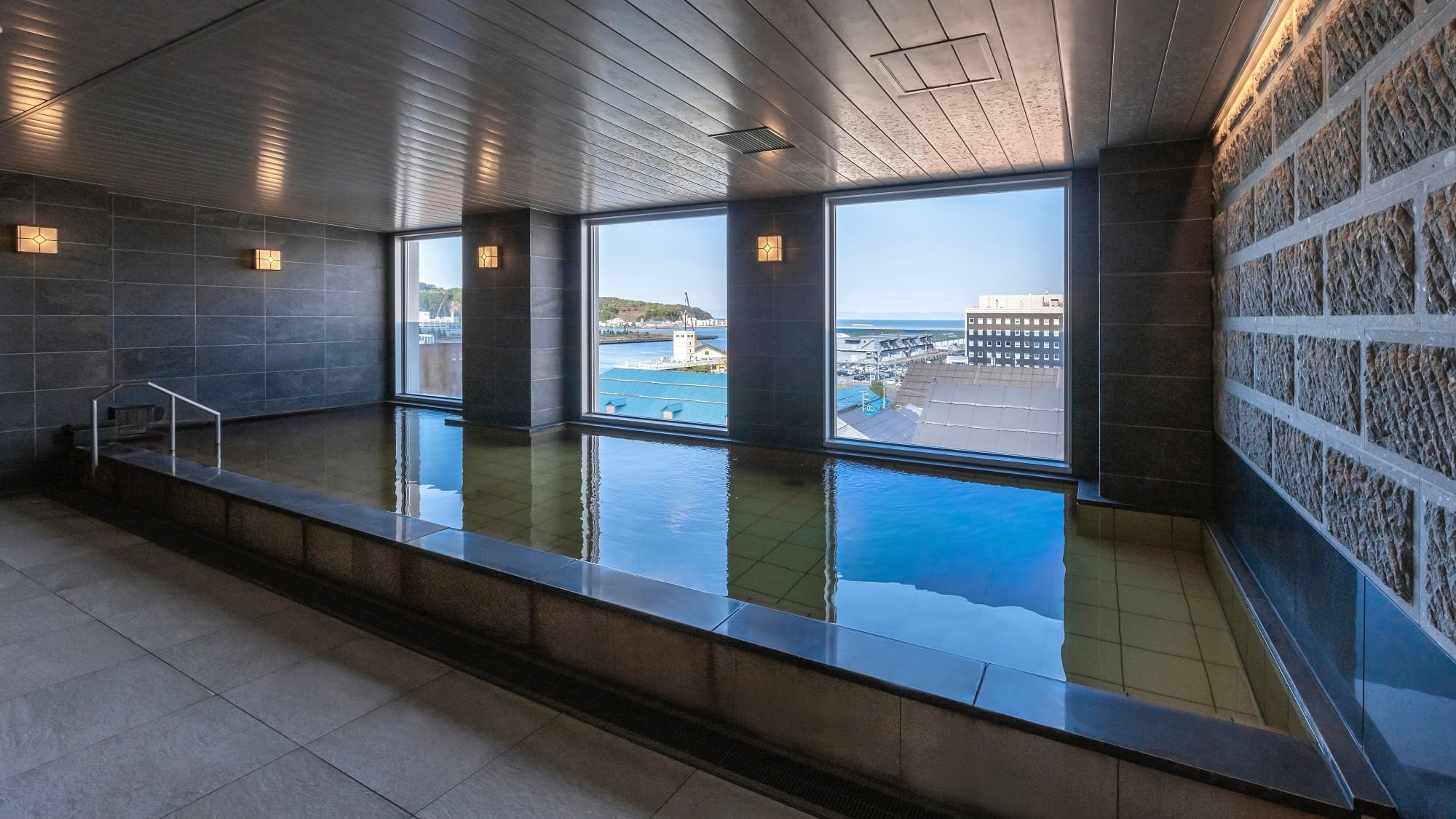 [Natural hot spring] Men's bath (indoor bath)
