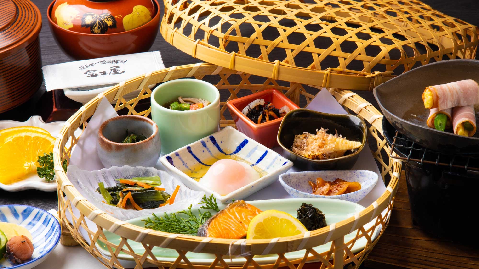 [Breakfast] Koshihikari rice delivered directly from local contracted farmers is the star of the breakfast! Freshly cooked rice is colorful and fun from the morning