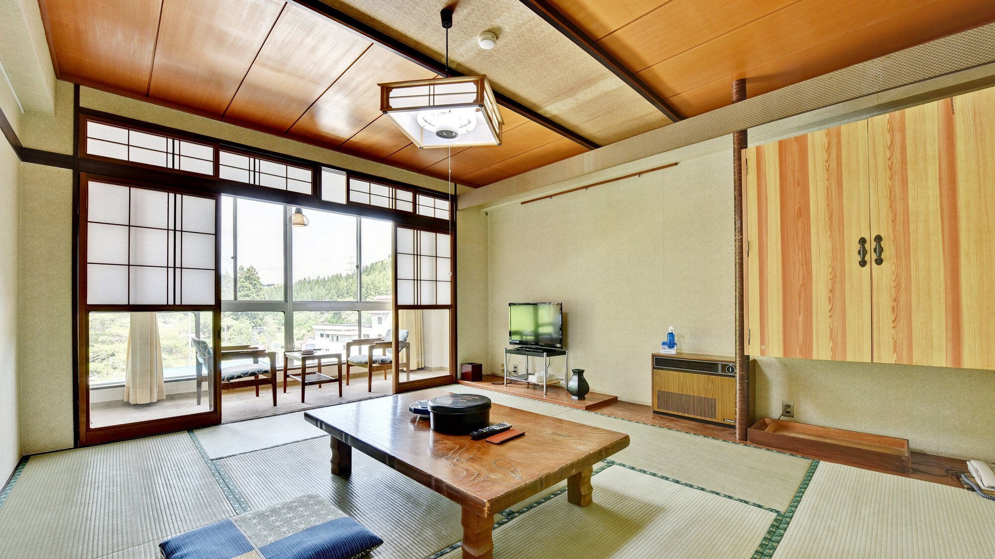 *10 tatami Japanese-style room (example of guest room)