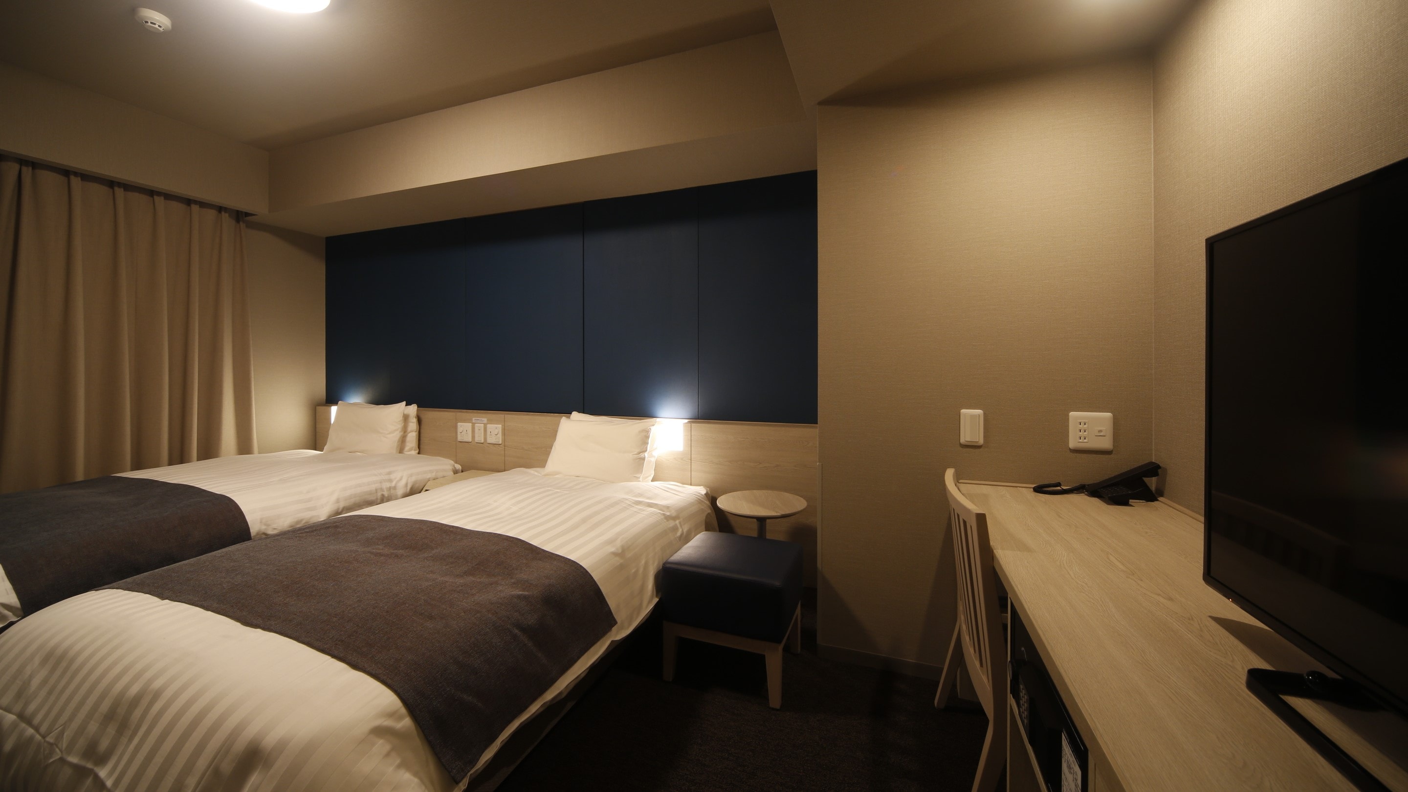 双床房 19.1 至 20.7 平方米席梦思床（120 厘米 & 次；195 厘米 & 次；2 个单位）