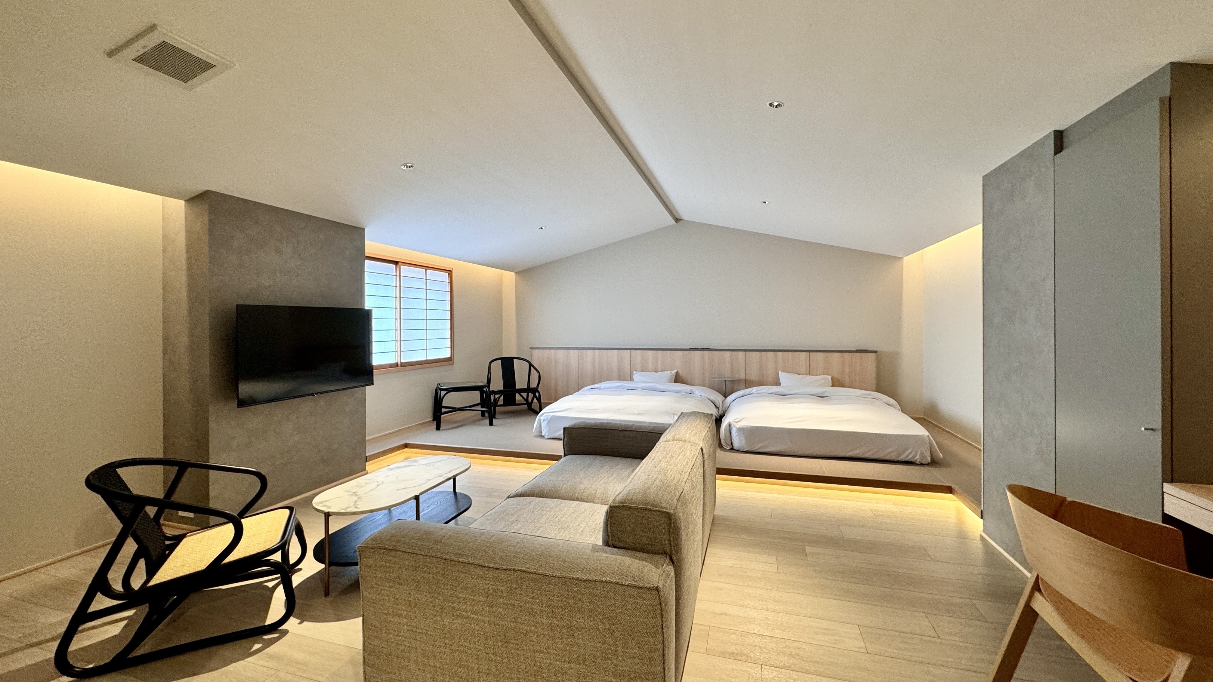 High-grade Japanese-Western room with hot spring "Ryoiwa"