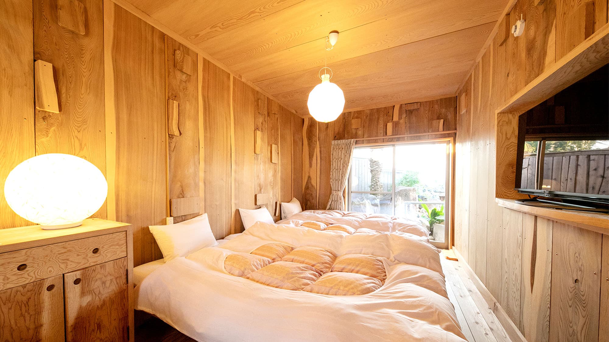[Guest room] Three beds available for families with children