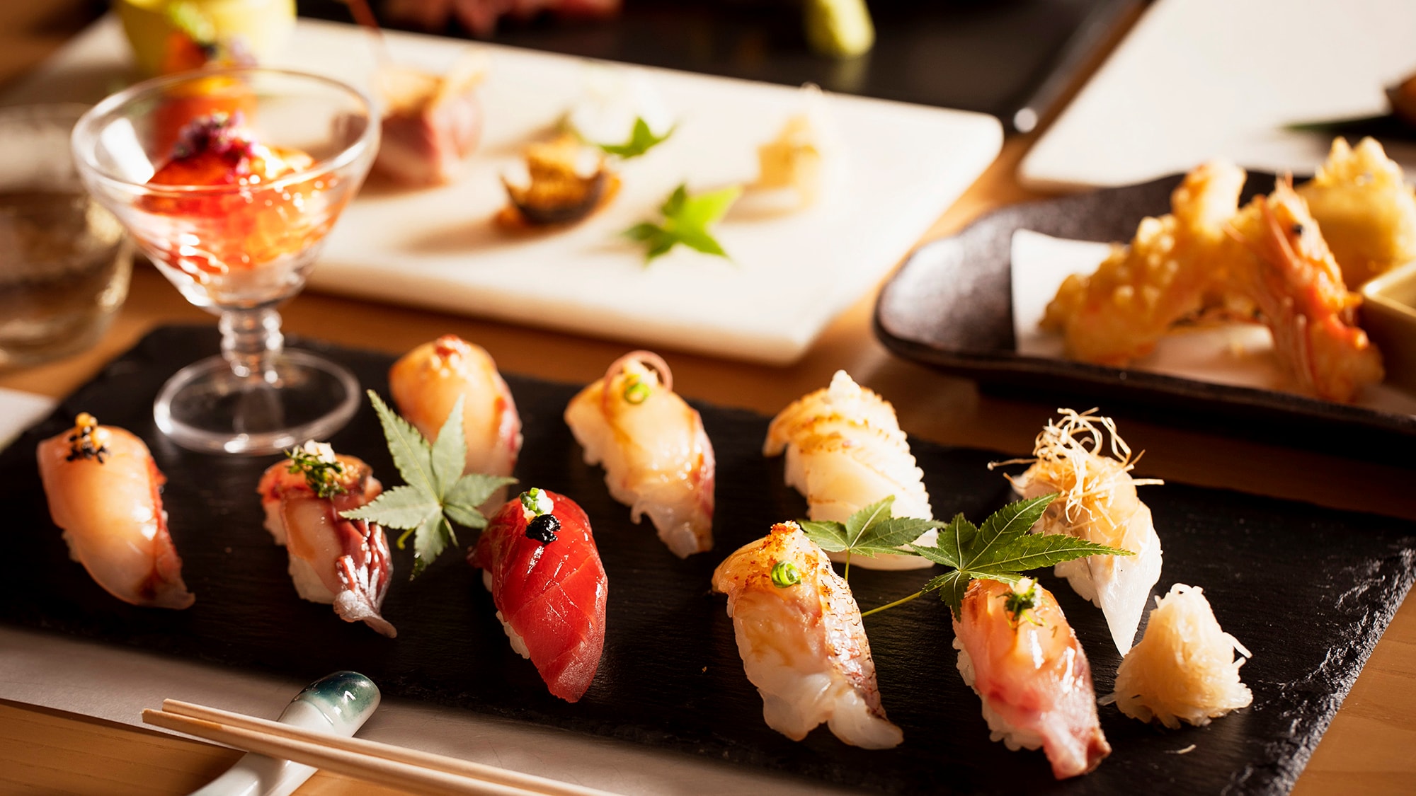 You can enjoy Fukuoka's bounty of the sea, such as sushi and tempura, with a Japanese heart and technique.