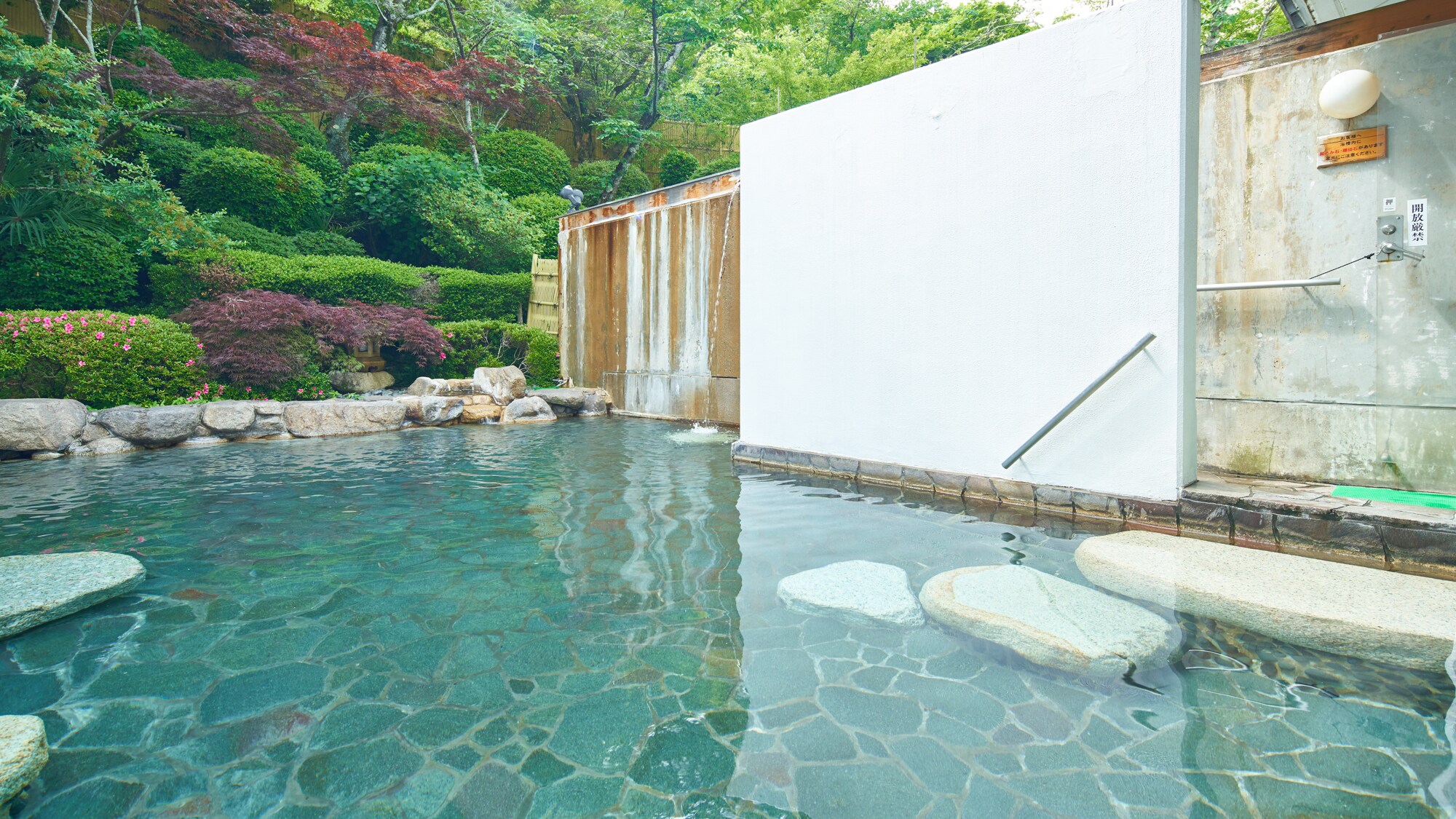 [Open-air bath] Immerse yourself in a feeling of liberation and feel nature and relax ♪