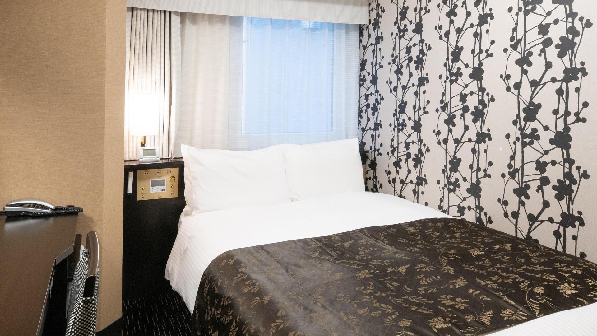 Standard room (single/double)