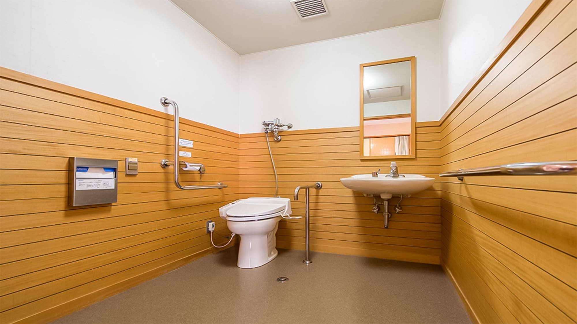 ・ The toilet and bathroom are also designed to be barrier-free, so you can rest assured.