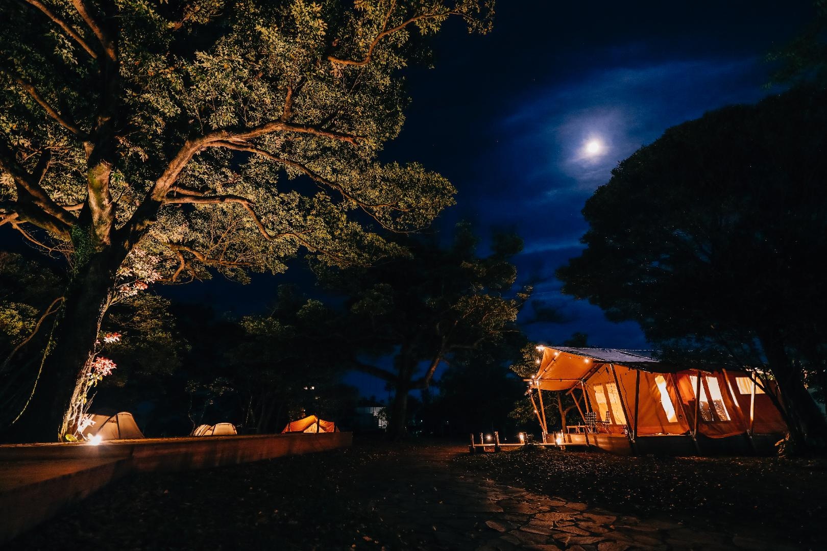 ภายนอก (ระเบียงกลางคืน)