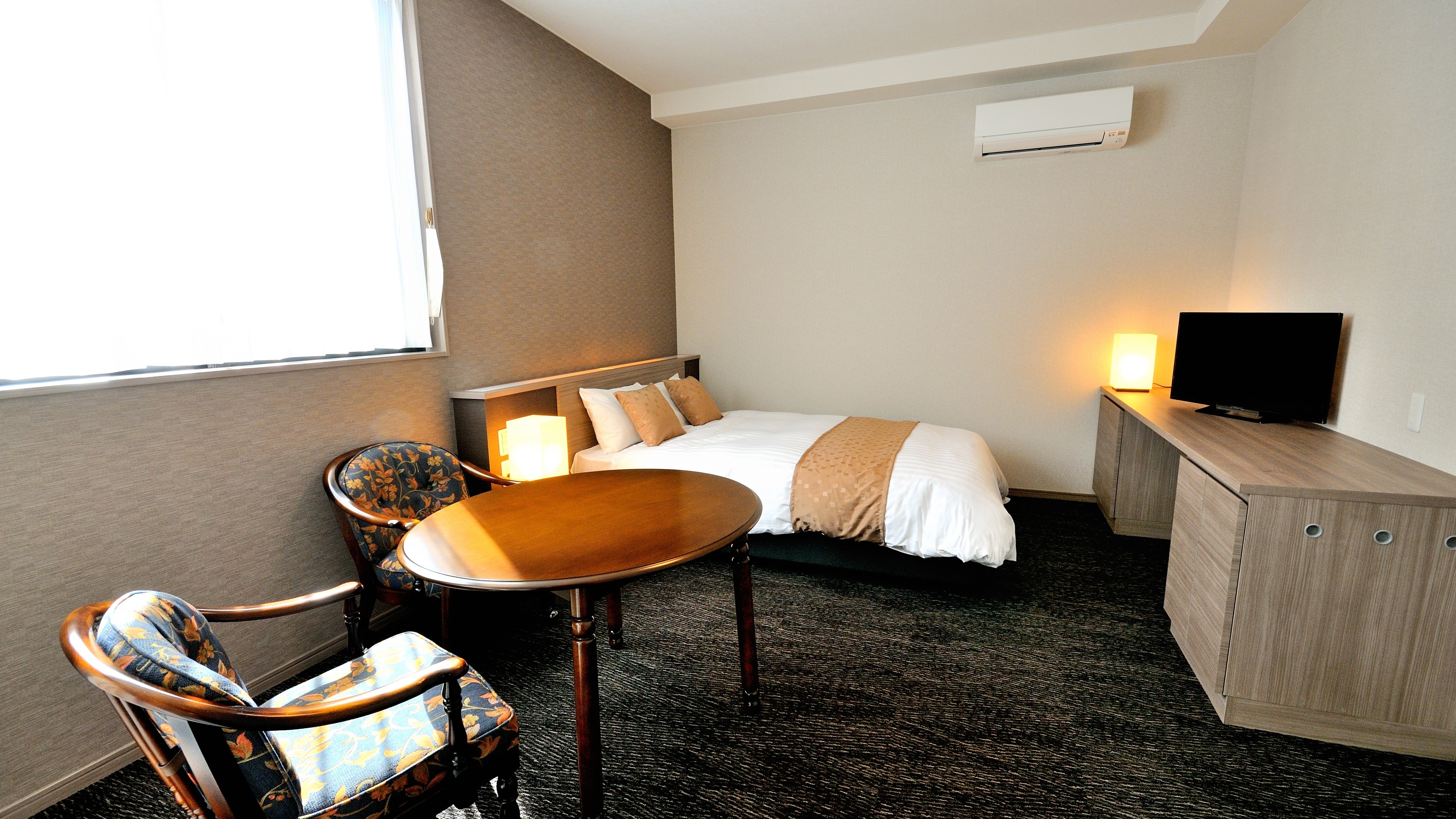 [Guest room 13.9 tatami mat type] Double bedroom [Non-smoking] It is available for 1 to 2 people.