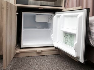 Kulkas di dalam kamar