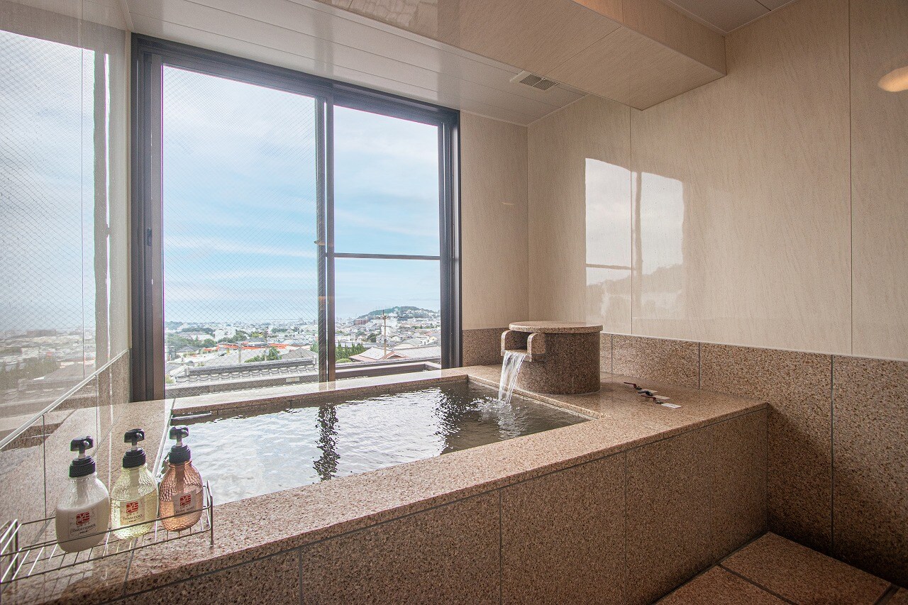 3rd floor twin room with indoor bath