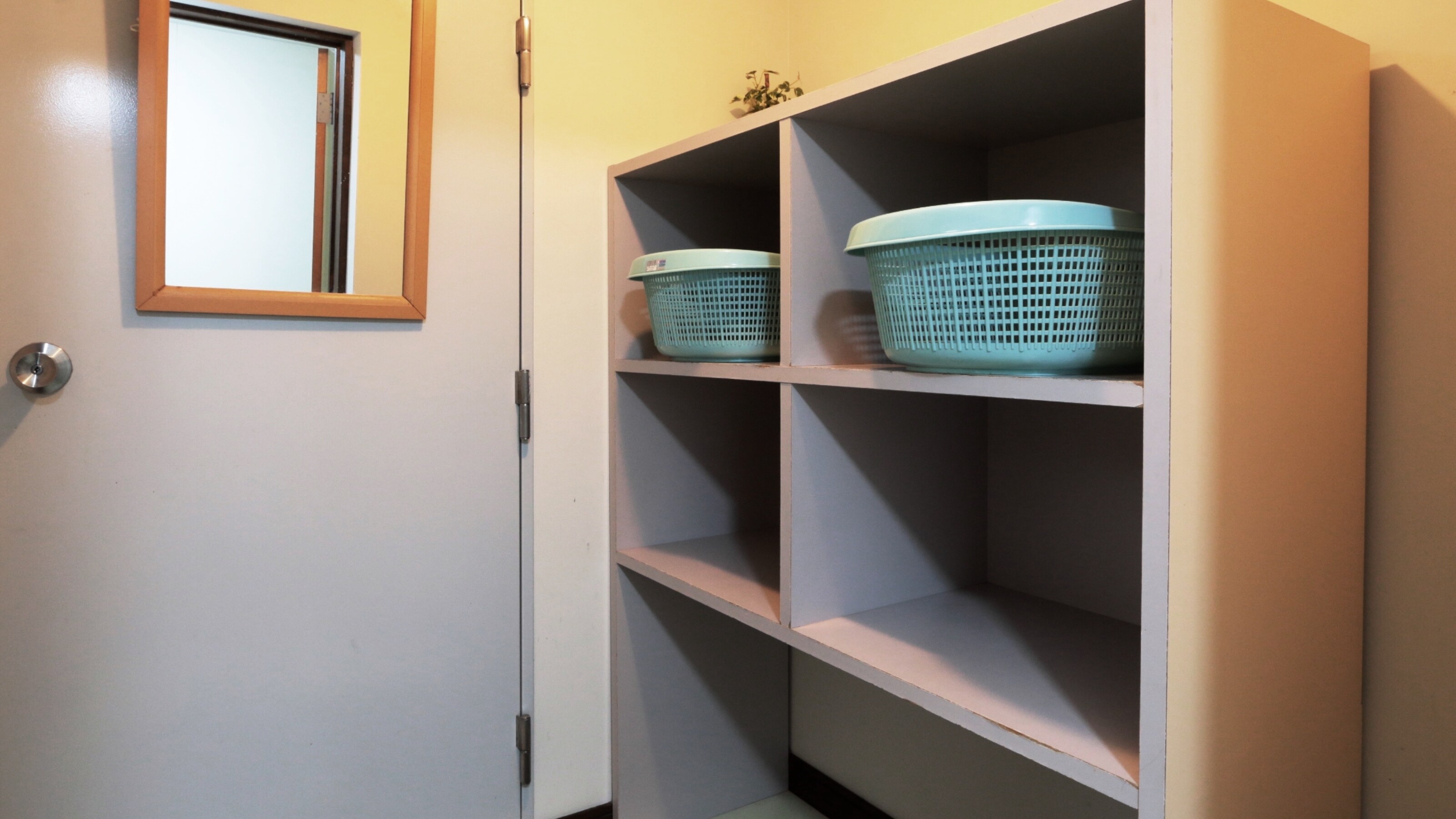 [Bathroom] For women only. In addition to the unit bath in the room, there is also a shared bathroom.