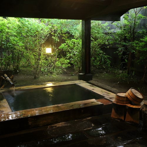 Guest room open-air bath 08