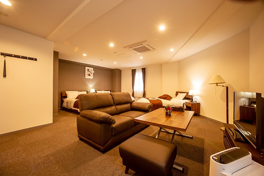 Living room common to room 401.301