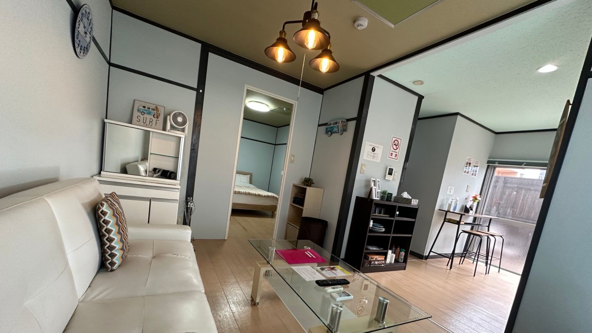 ・[Room 401] The living room/dining room is connected to the kitchen, so you can enjoy conversation while cooking together.