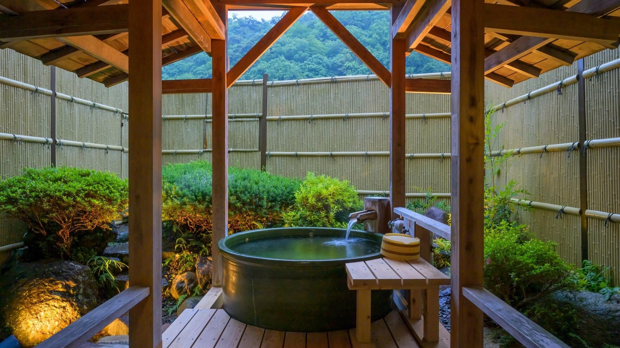 附有露天温泉浴池的客房，其美丽的外观会让您着迷[Kaito-no-ma]