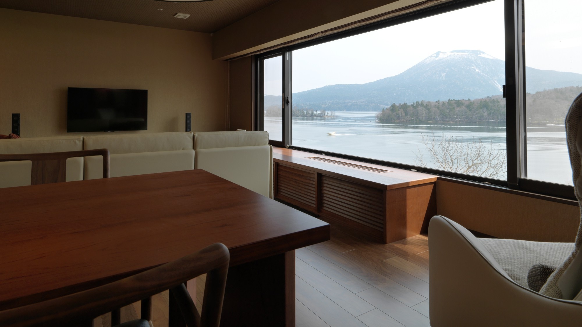 [Annex/Miyabi] Japanese-Western special room with observation bath/Lake Akan and Mt. Oakan can be seen from the large windows *Image