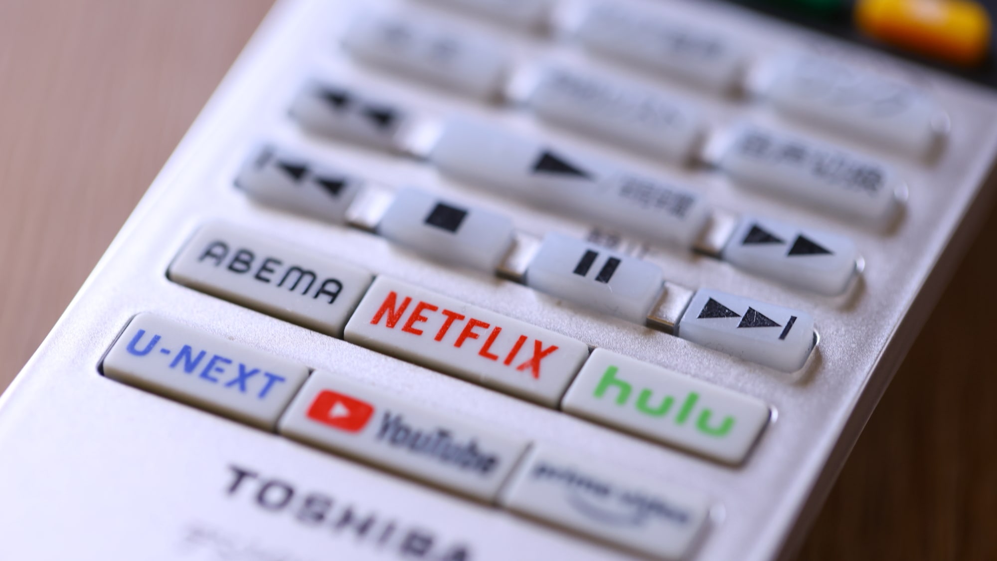 Smart TV terpasang di semua kamar
