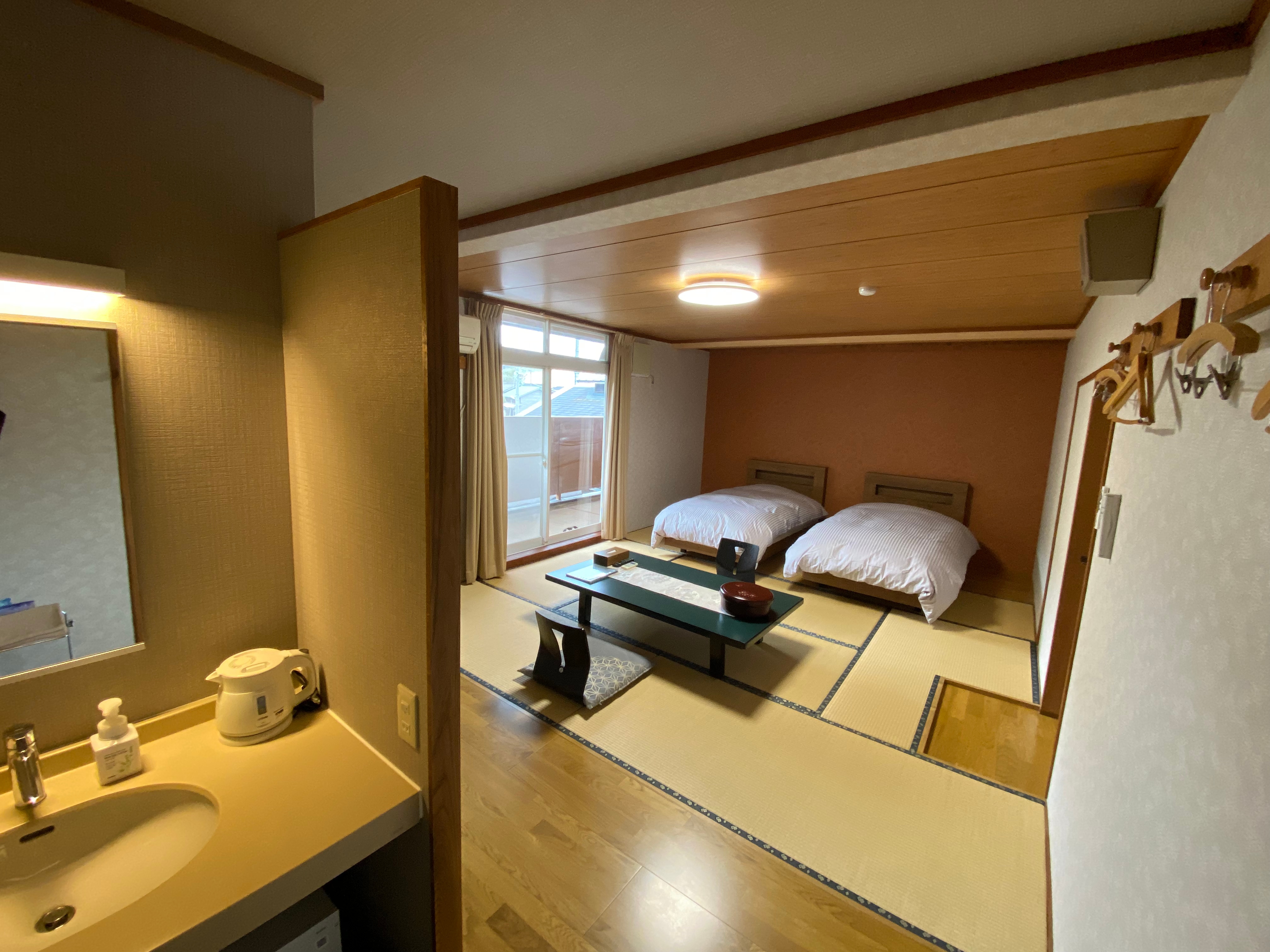 Japanese-Western style room, 12 tatami mats