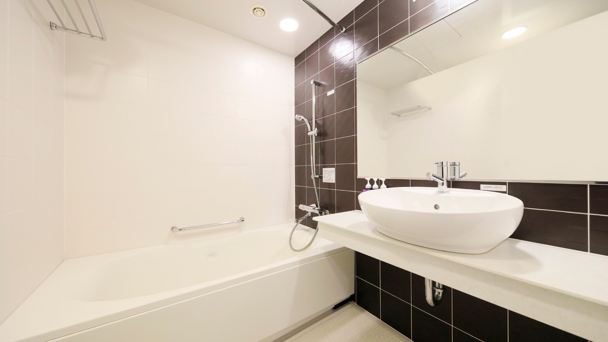 [Hollywood Twin Room A Bathroom]