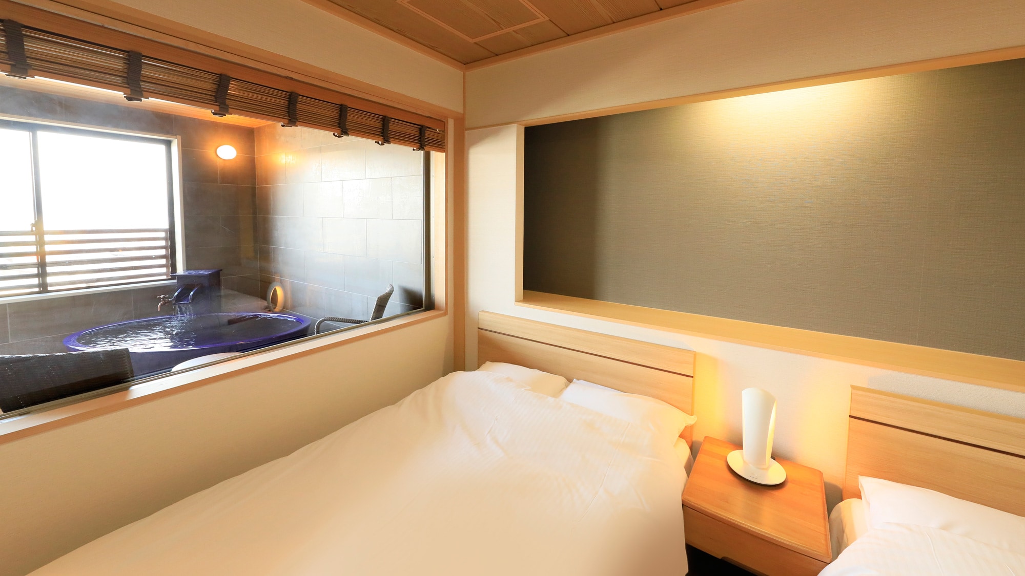 Guest room 2-3 ◆ Open-air bath with free-flowing hot spring ◆ Premier suite B type