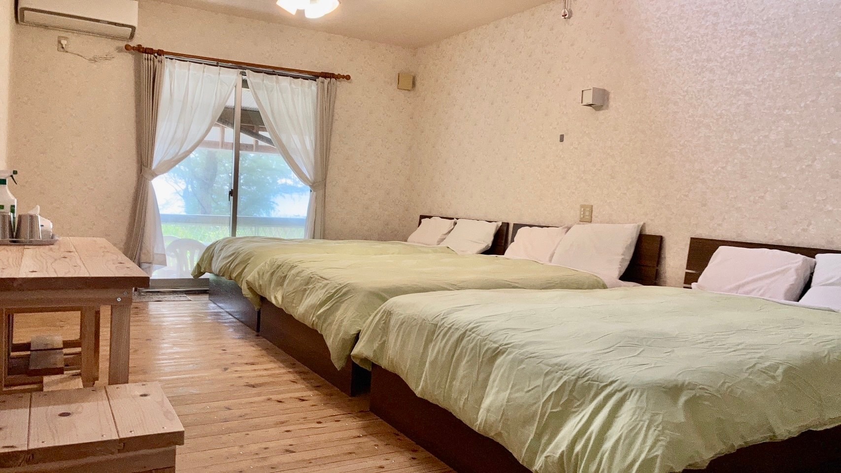 Family room (3 double beds)
