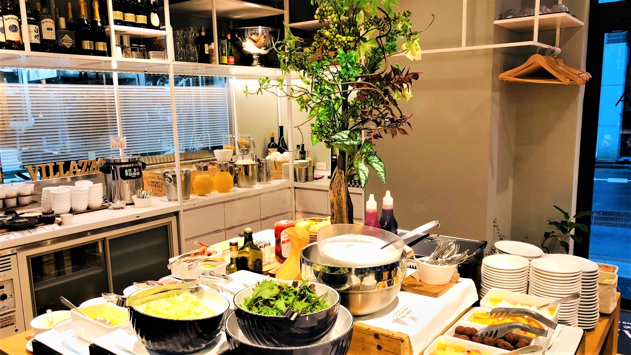Japanese and Western buffet breakfast image