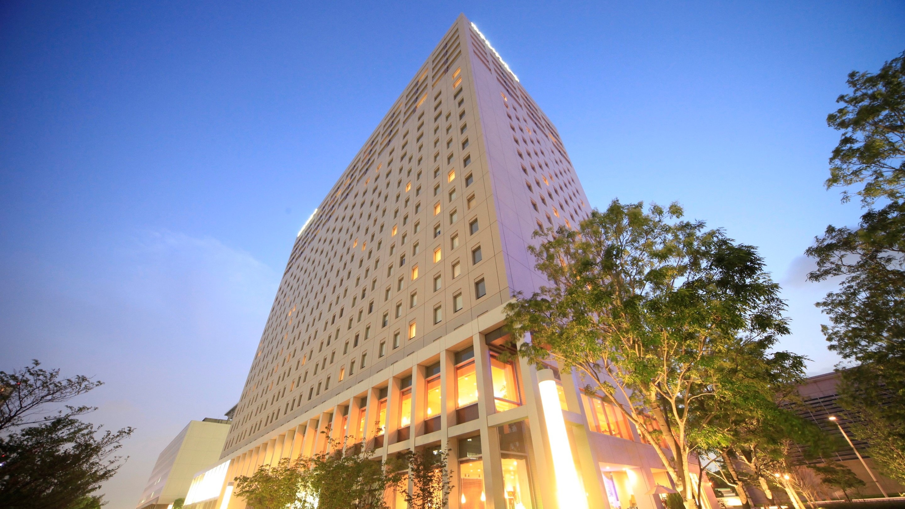 Hotel exterior (night)