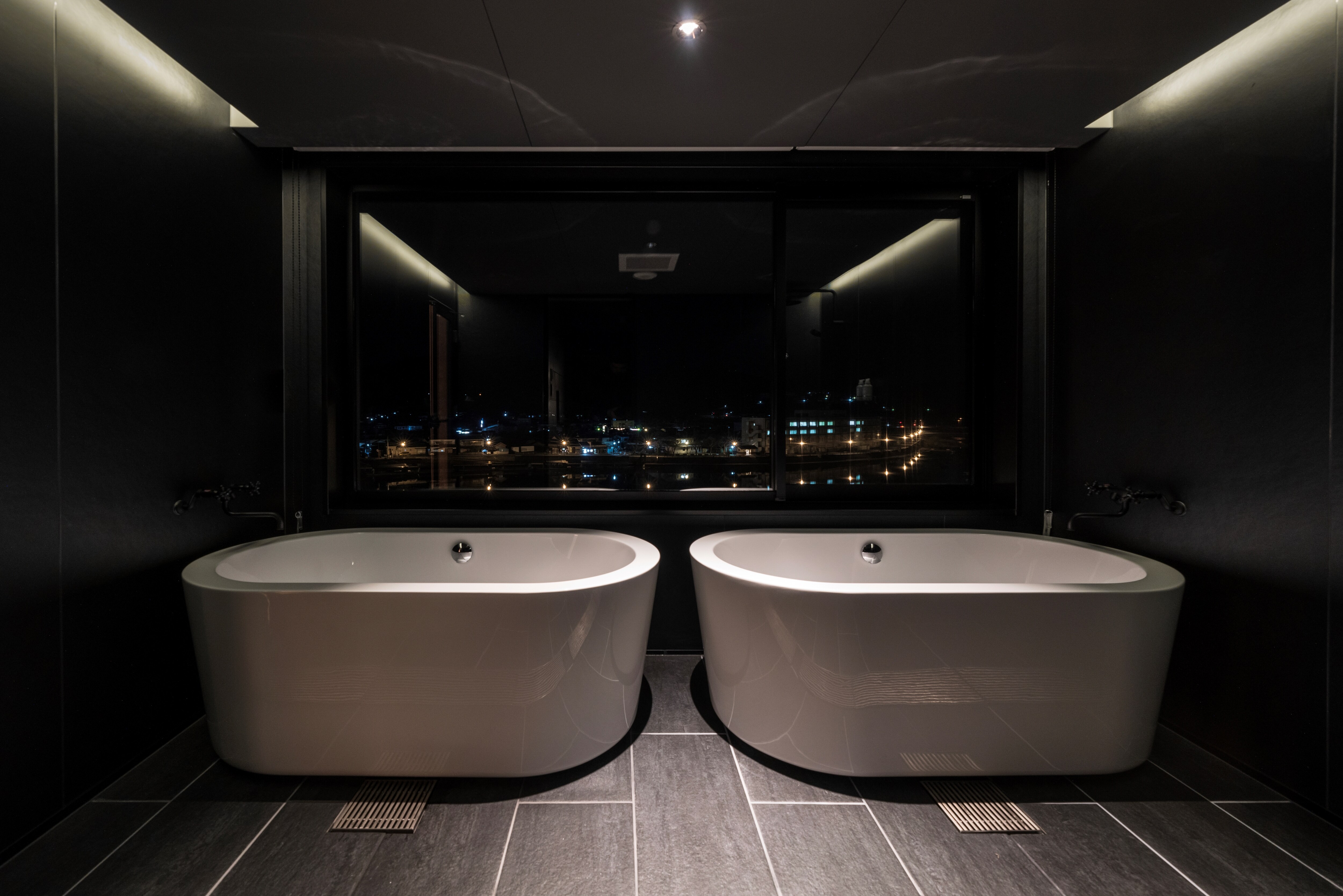 River view bathroom (sauna suite 4)