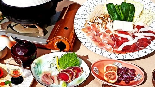 [Ví dụ về bữa tối] Tất cả các món ăn đều sử dụng nước suối nóng của chúng tôi. Chúng tôi giới thiệu "Hot Spring Hot Pot" và "Hot Spring Coffee" phổ biến