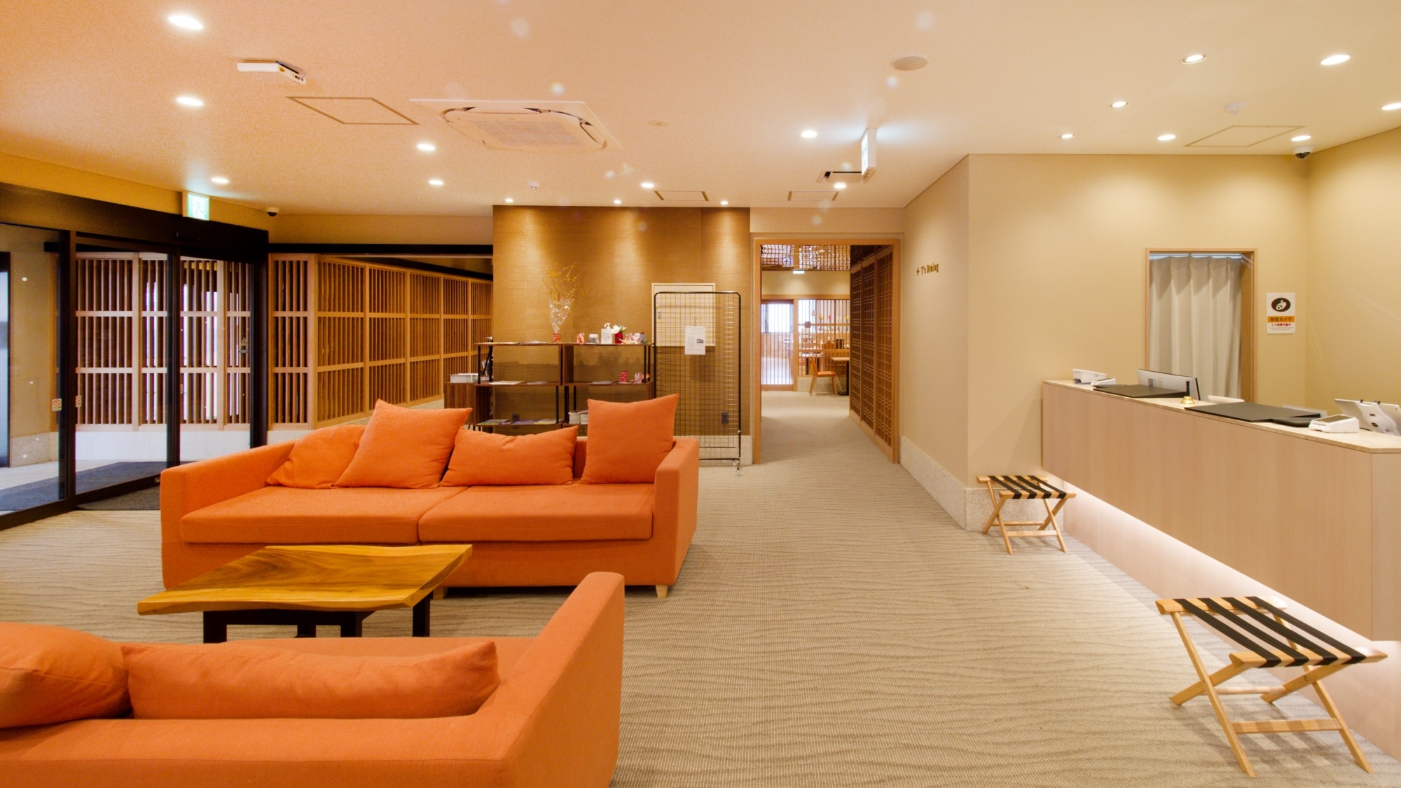 [Lobby] We welcome our guests with a smile