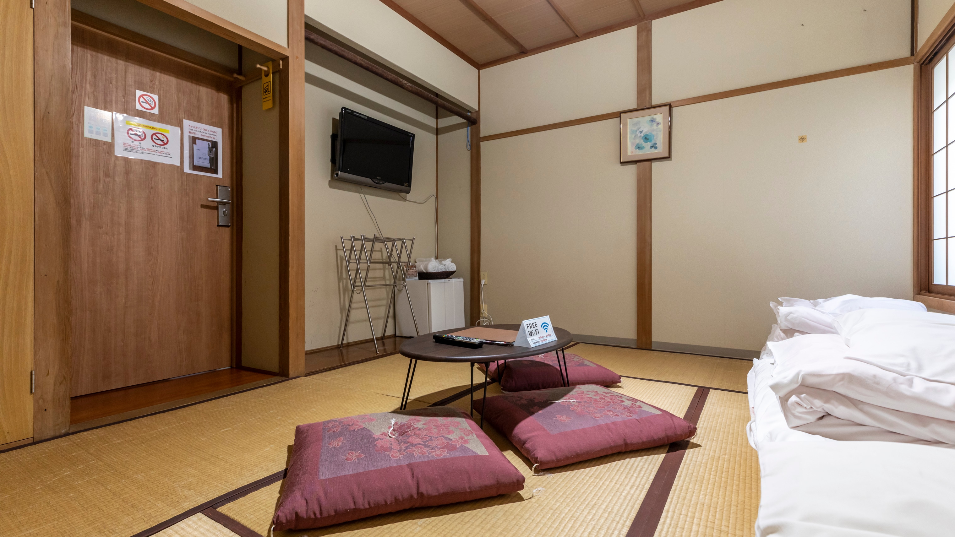 [Non-smoking] Japanese-style room for 1-3 people (no bath or toilet)