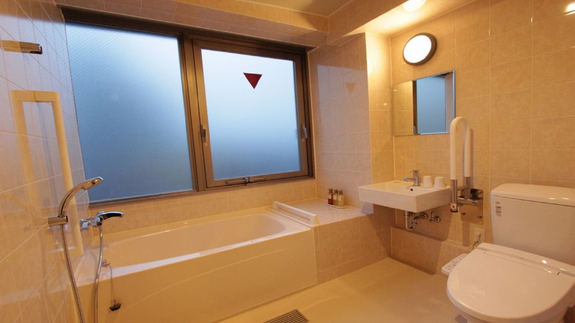 Barrier-free room (unit style bathroom)