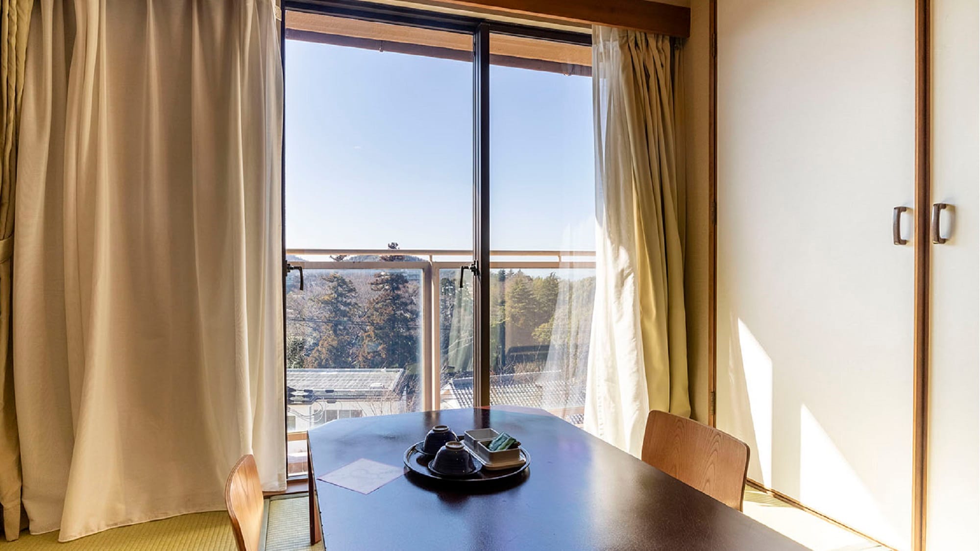 [Suikaede Twin Plus] Western-style room + Japanese-style room Approx. 30 m2