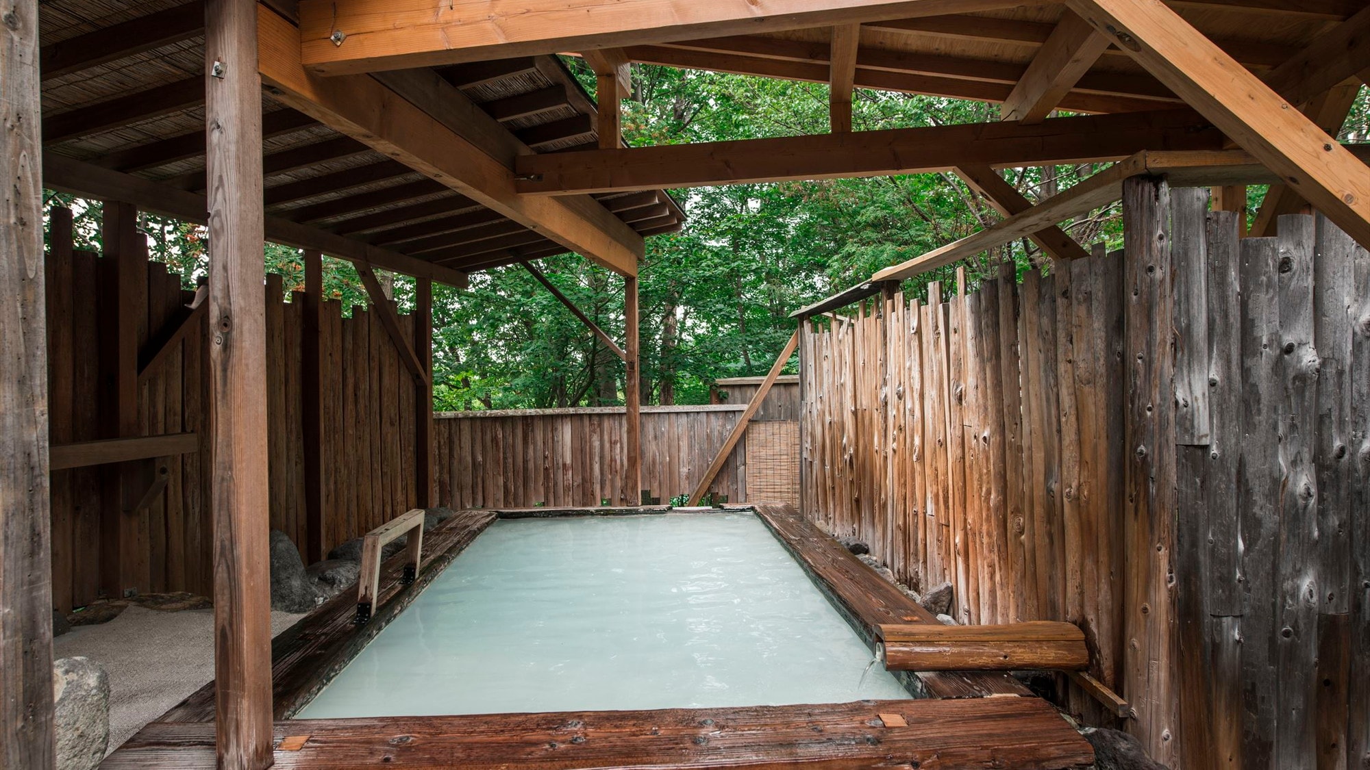 [Open-air bath] Leaf gakure no yu for men