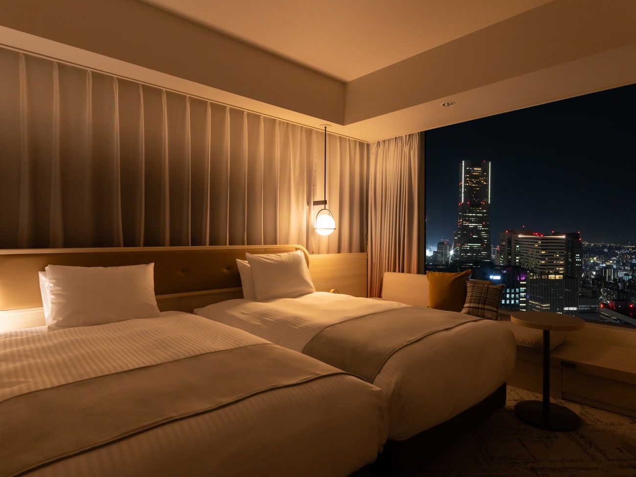 Standard Twin (Night view)