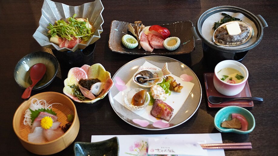(Dinner example) We carefully select ingredients and prepare each and every dish with care.