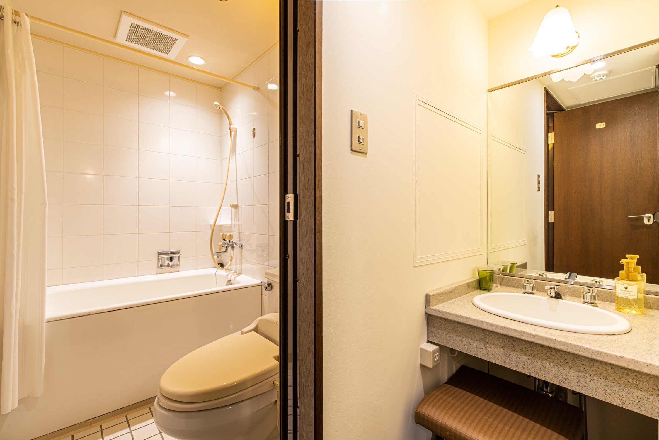 Superior double room powder room