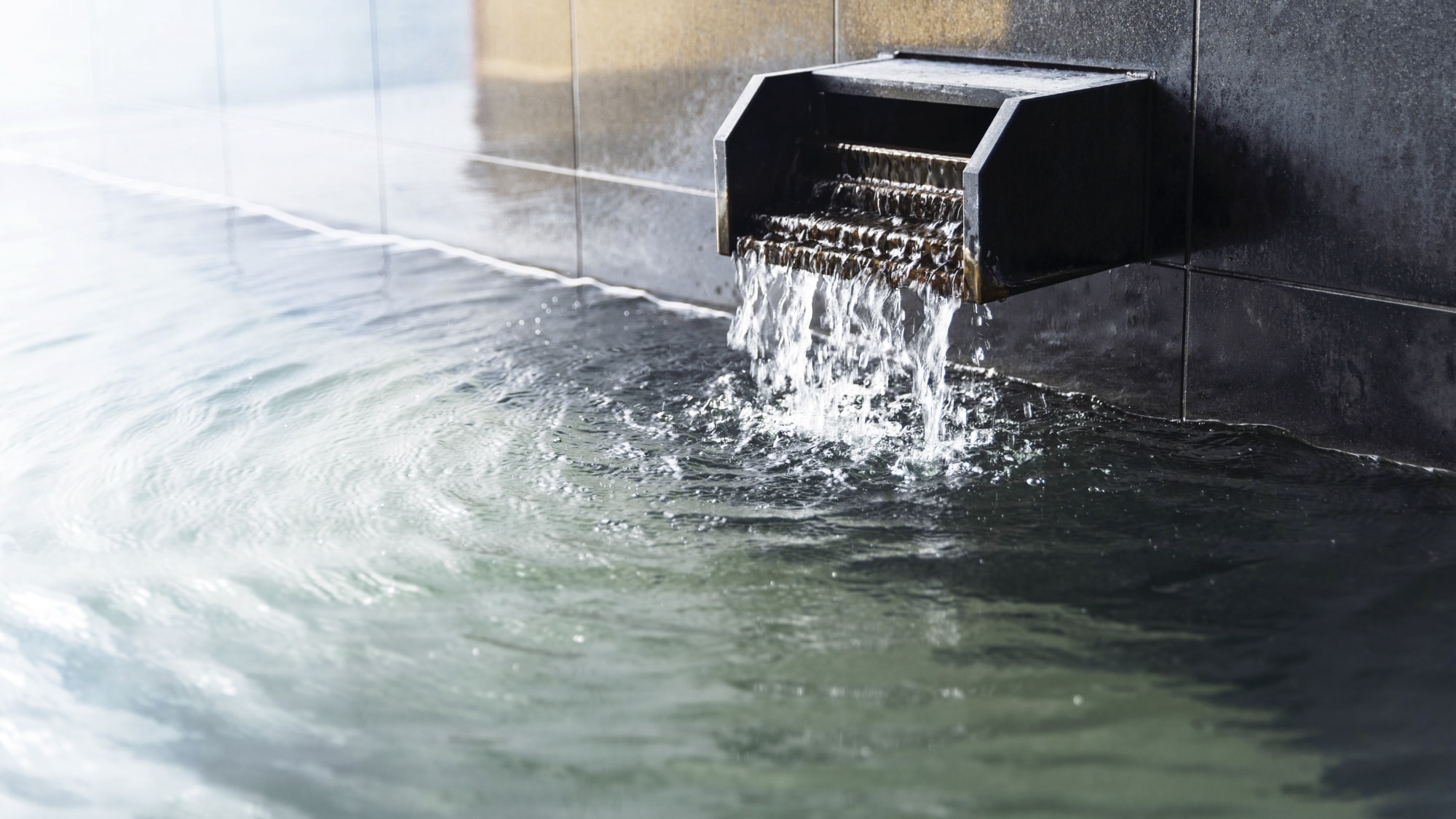 順滑的溫泉水,直接來自源頭!