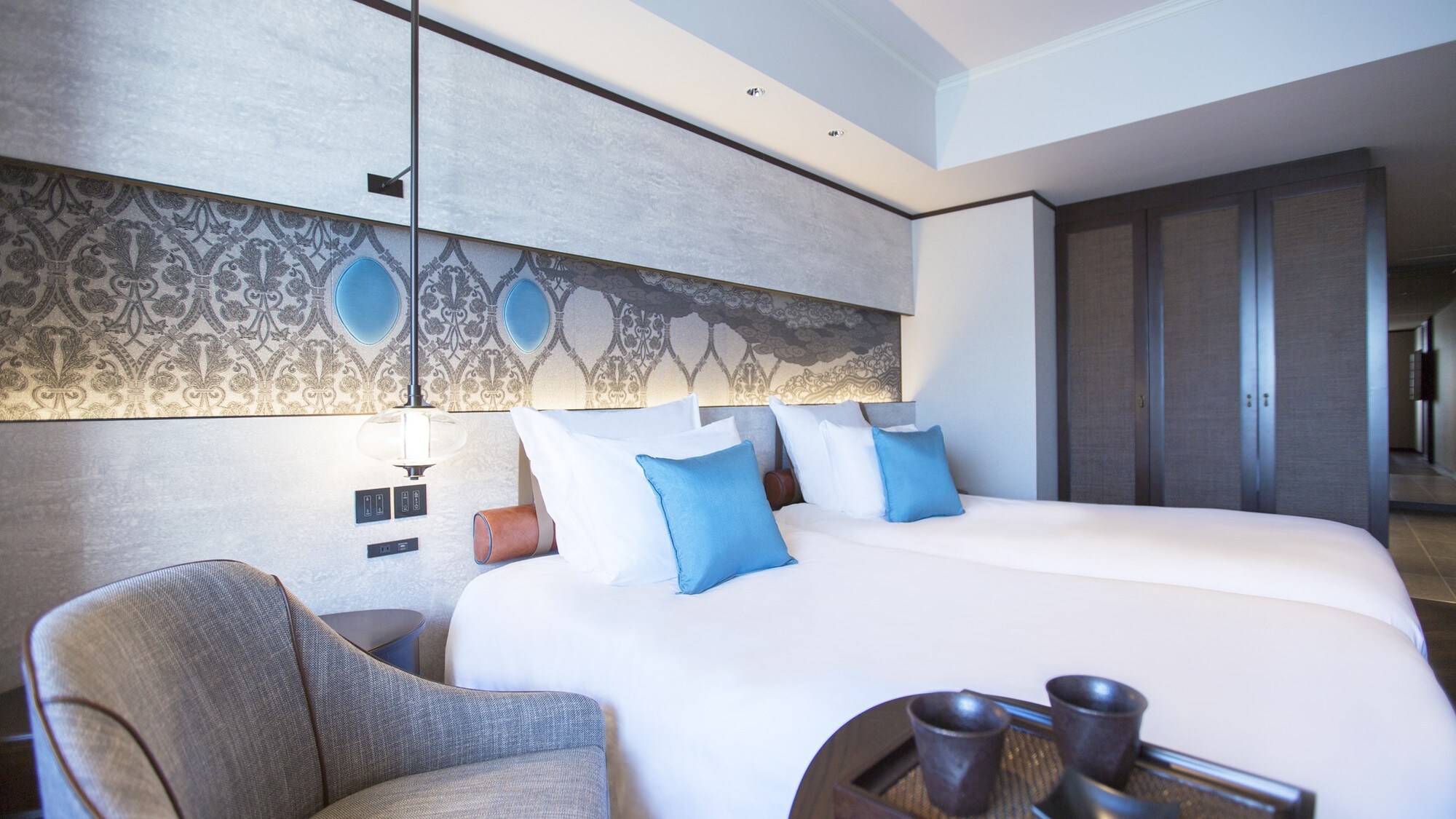 Deluxe Corner Room