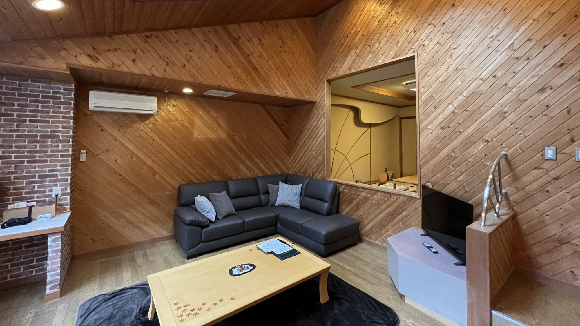 [Kousei] Comfort suite with a view of Mt. Tanigawa and a semi-open-air bath with natural hot spring water (living room + Japanese-style room + twin + semi-open-air bath)