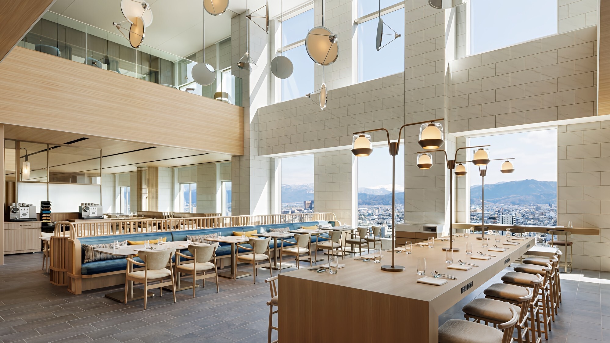 ■Restaurant "SUBSTANCE" - Enjoy delicious meals in a bright restaurant with natural light streaming in through the large windows.