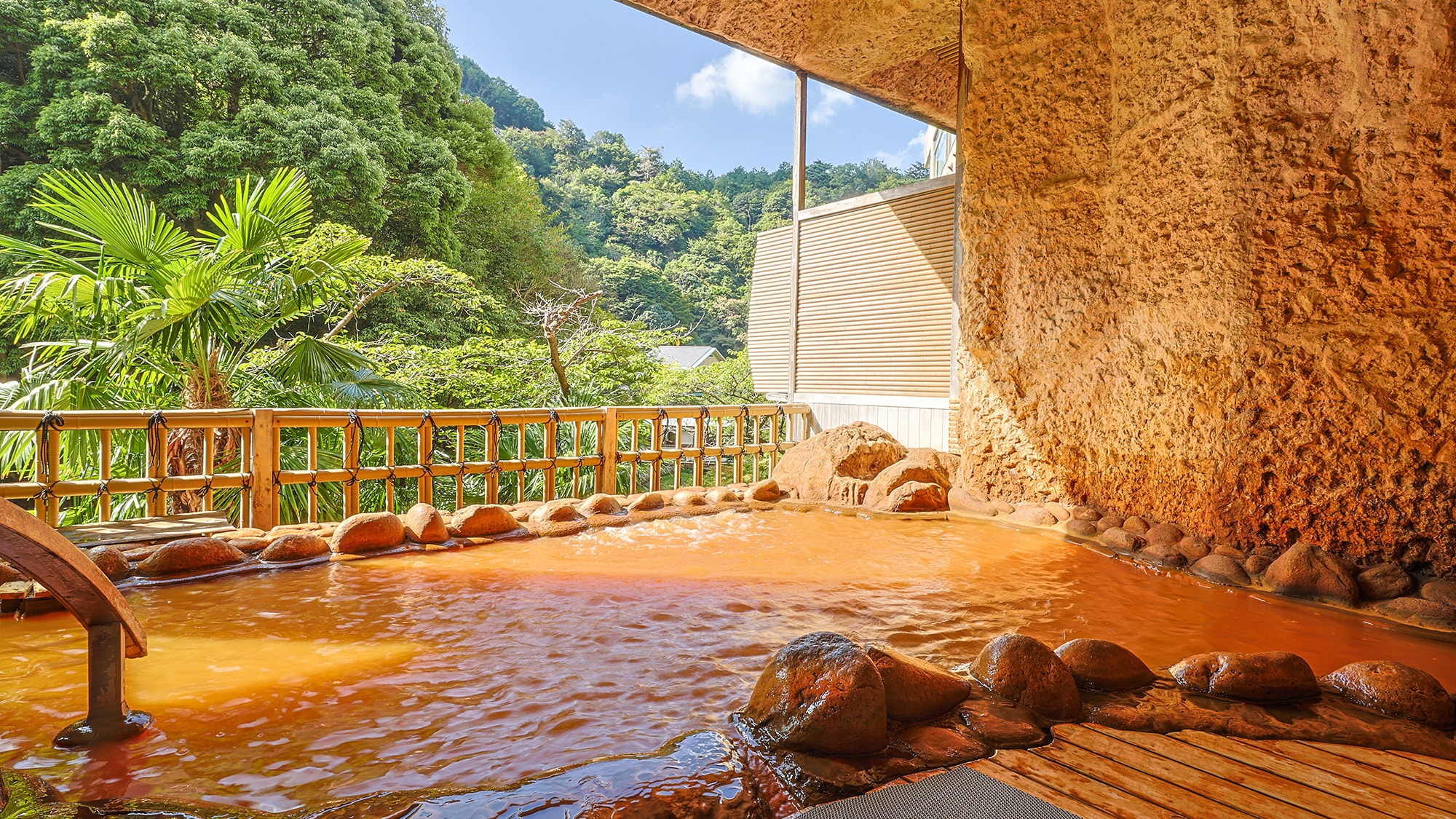 Korokan大型公共浴池和露天浴池“金波之湯”