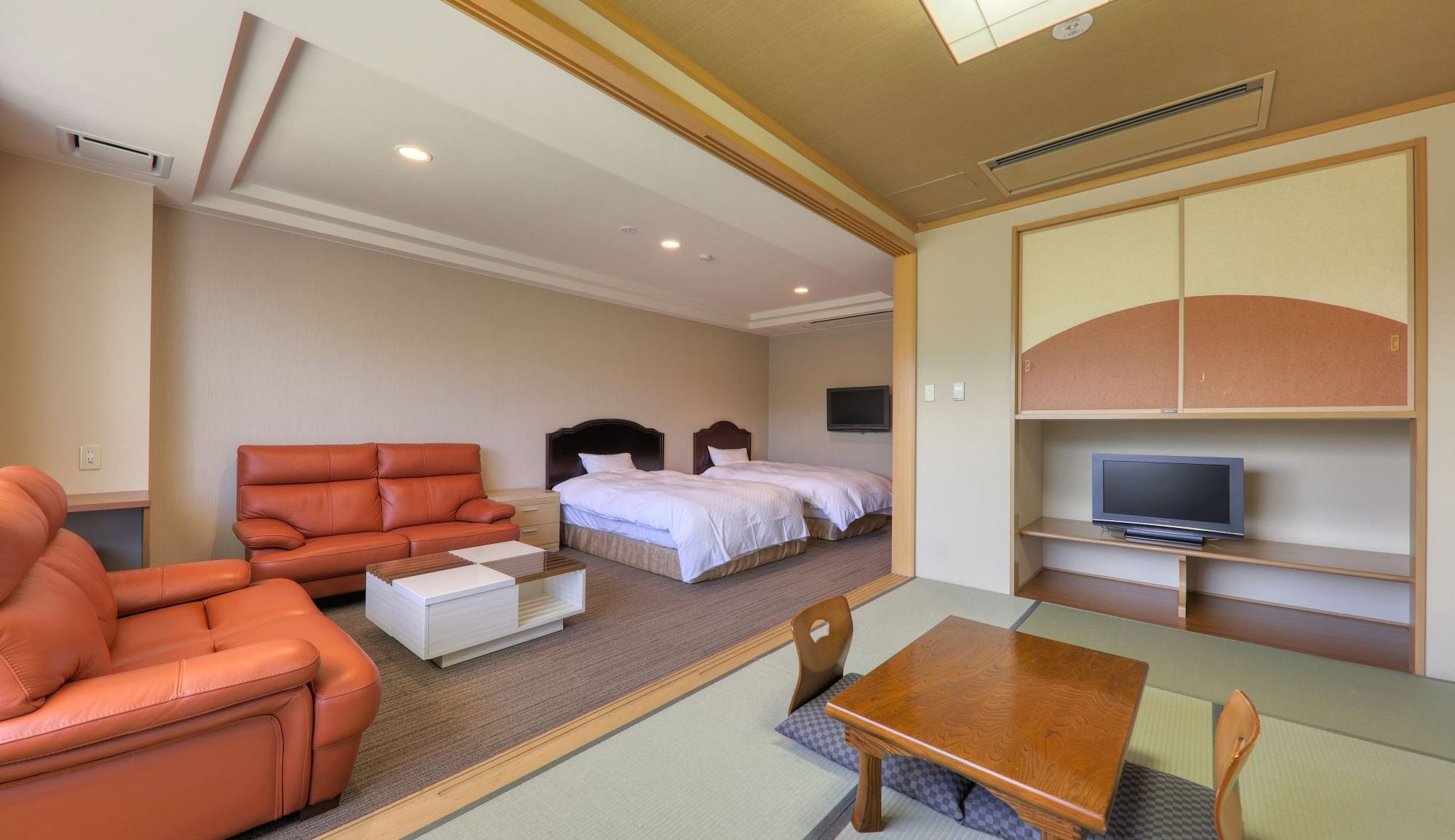 [Mt.Fuji View Junior Suite] Spacious Japanese-Western style room of 50 square meters. For your family or group.