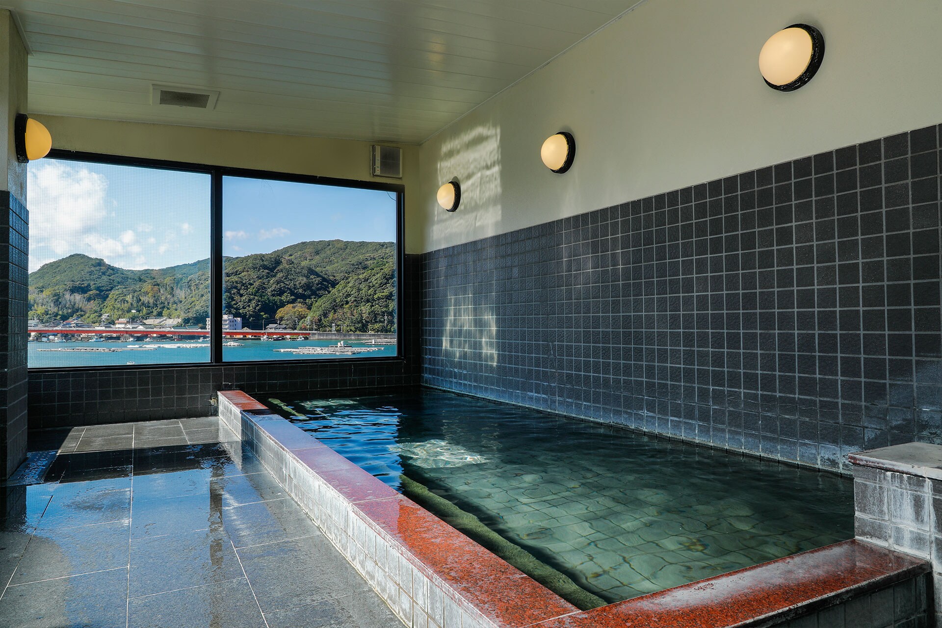 Men's large bath