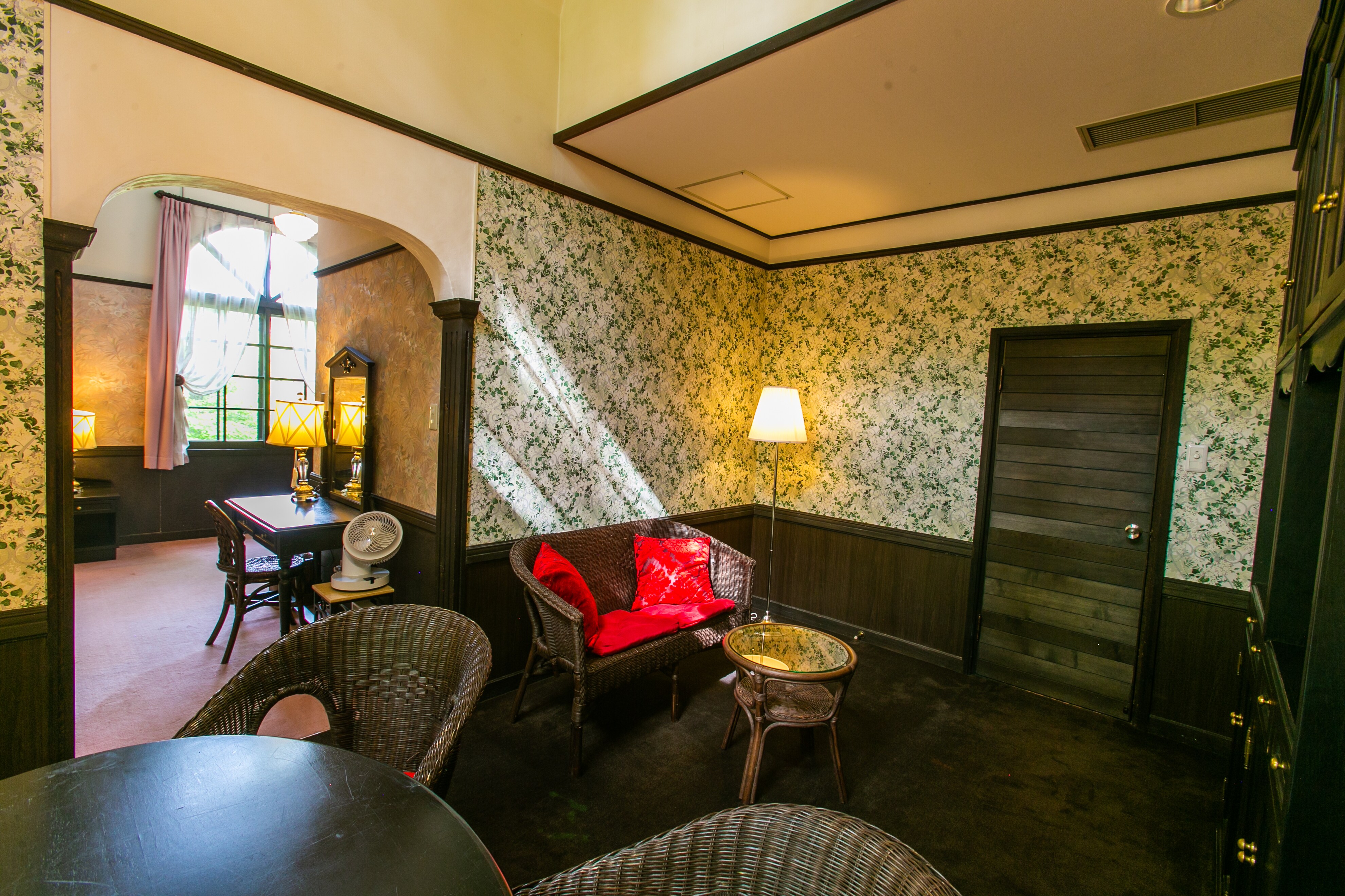 Executive Twin Room (36㎡) <Triangular roof bedroom + open-ceiling living room>