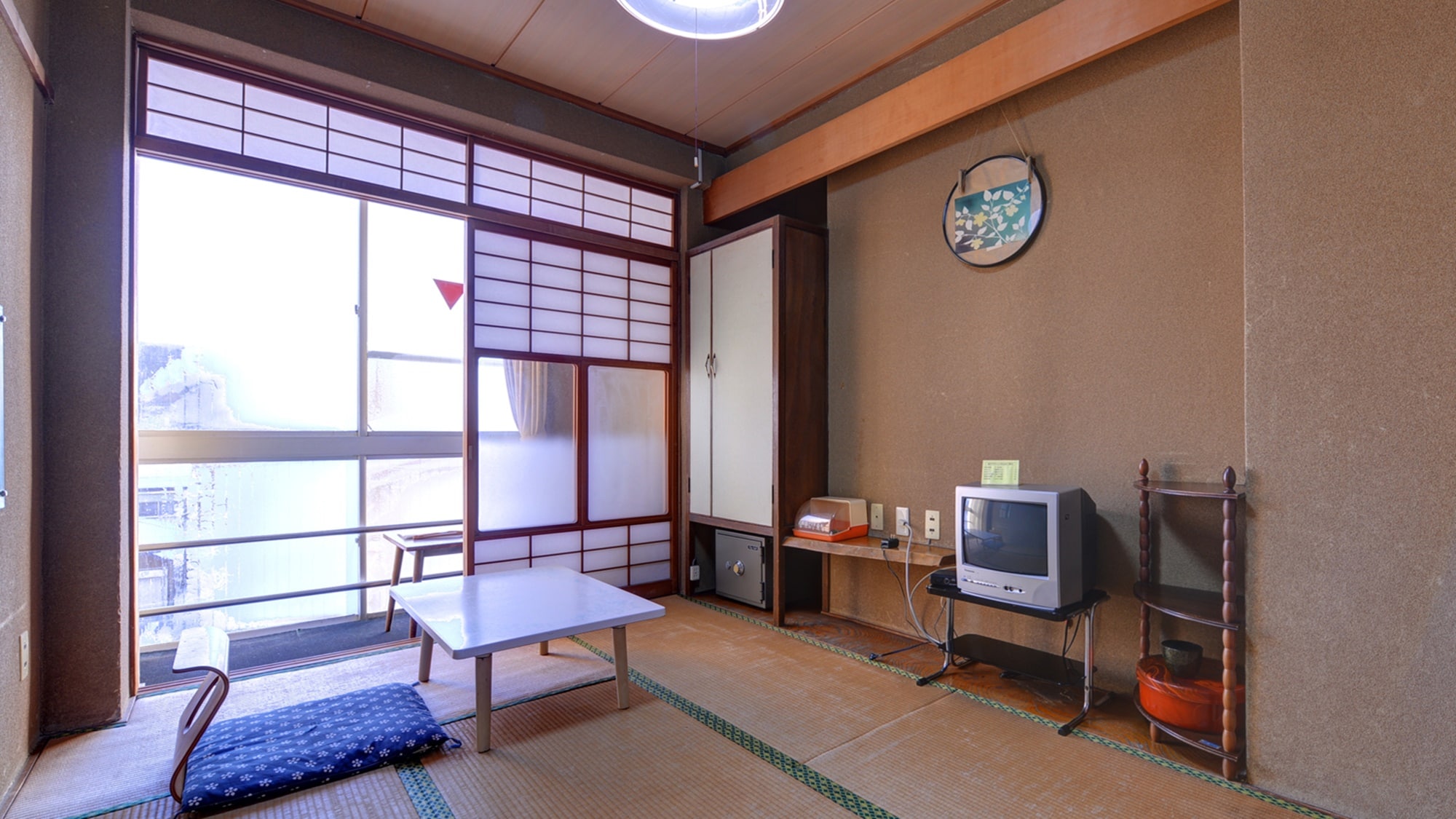 *Japanese-style room of 6 tatami mats (no toilet)/Perfect for solo travelers or hot springs trips. Please relax in this cozy room.