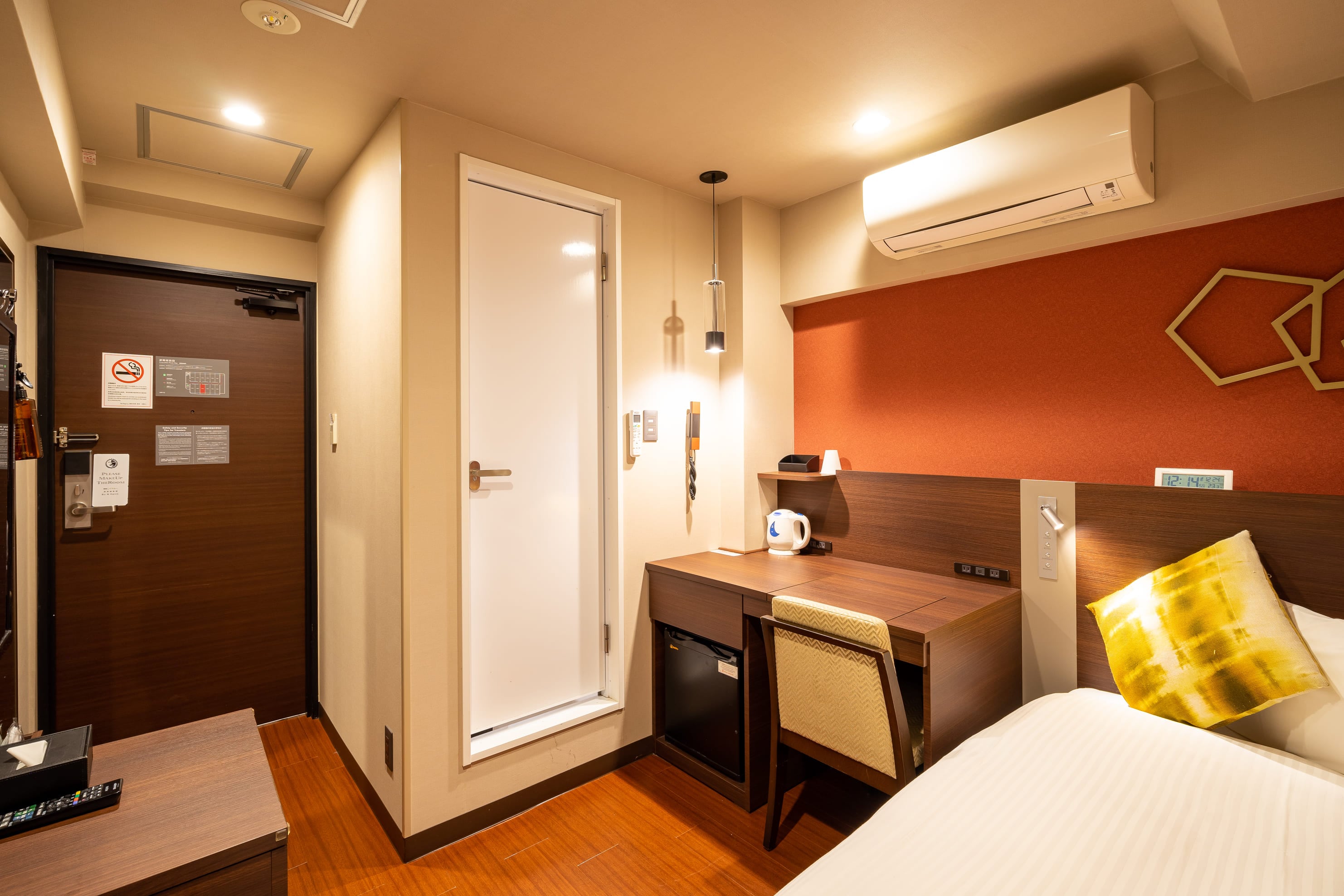 Single room with unit bath